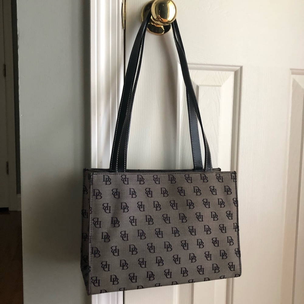 🌸Dooney & Bourke Signature Purse🌸 - Picture 2 of 16